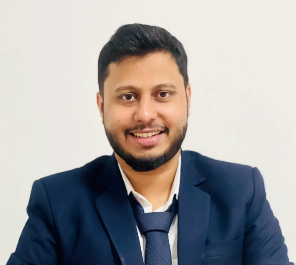 a senior product manager's photo for digital marketing expert in qatar